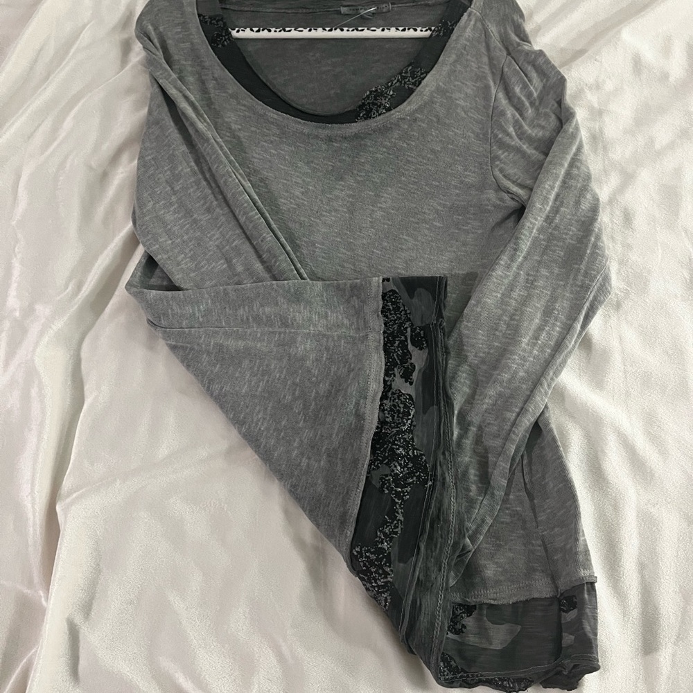 Unique top - Picture 2 of 4